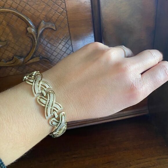 Mid-Century X Link Gold Tone Vintage Braided Bracelet 7in - Picture 6 of 14